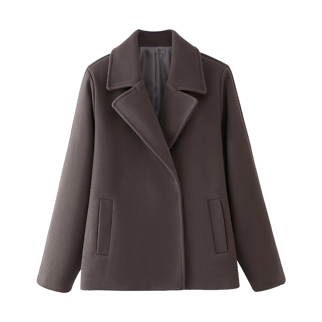 Wool coat for women with an elegant lapel and practical pockets Lune London
