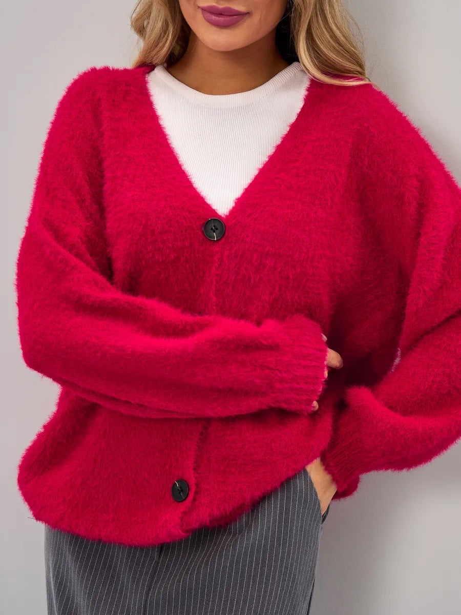 Cardigan confortable pour femmes avec coupe asymétrique et fermeture par bouton Chic & Stil