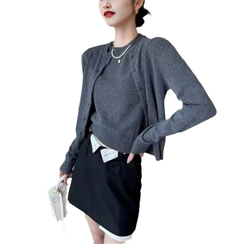 Cardigan femme en maille fine avec détails de boutons et encolure ronde Chic & Stil