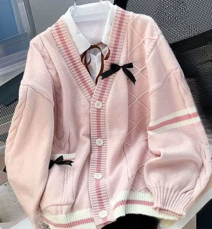 Casual knitted jacket for women with playful details and a deep V-neck Lune London