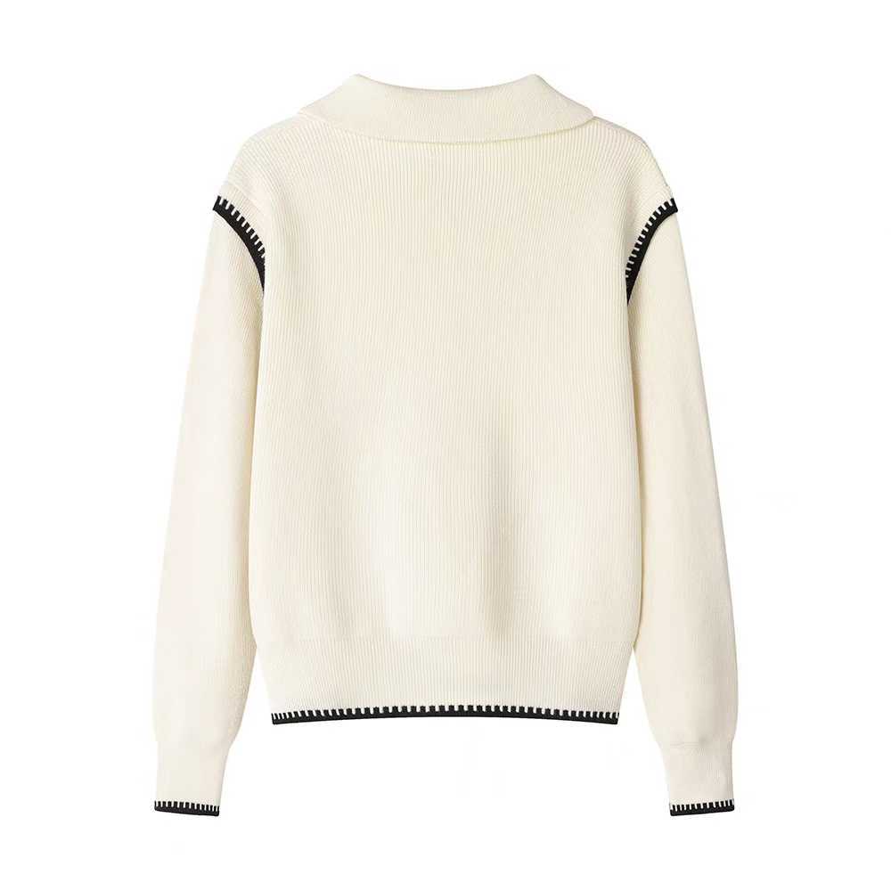 Knitted sweater for women with high collar and zipper Lune London
