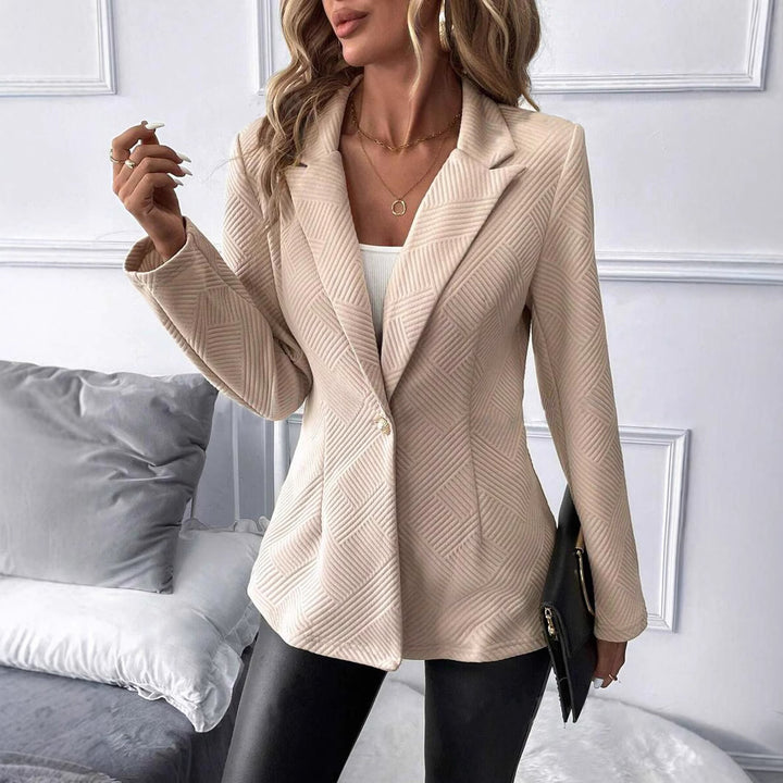 Veste élégante pour femmes avec design texturé et fermeture à bouton pratique Lune London