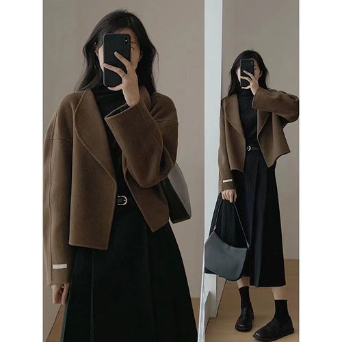Women's Fashion Short Jacket with Chic Cut and Detail-rich Seams Chic & Stil