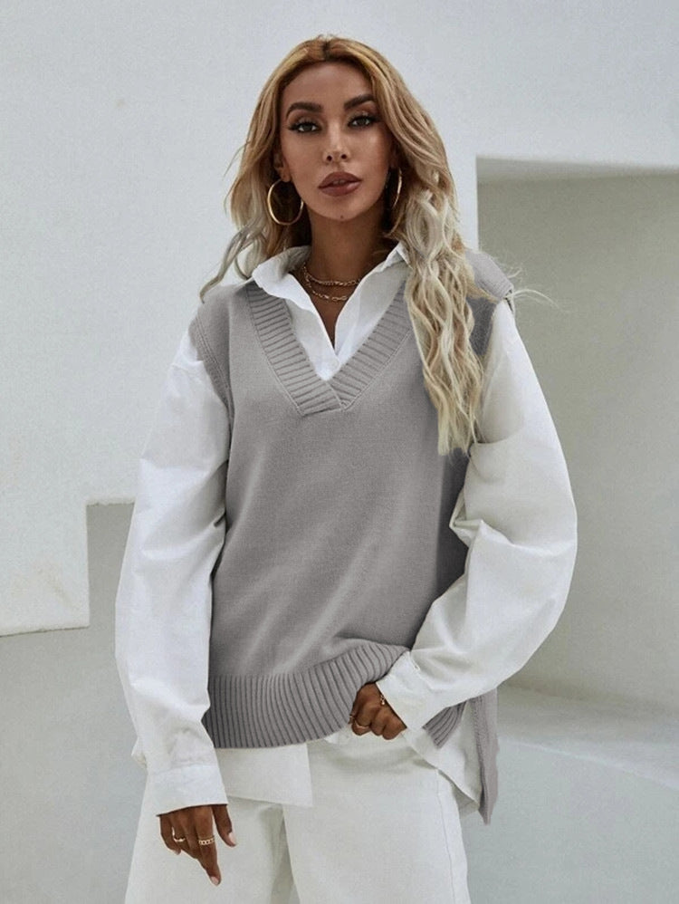 Knitted sweater for women with V-neck and ribbed texture Lune London