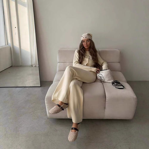 Casual knitted ensemble for women with button closure and comfortable fit Lune London