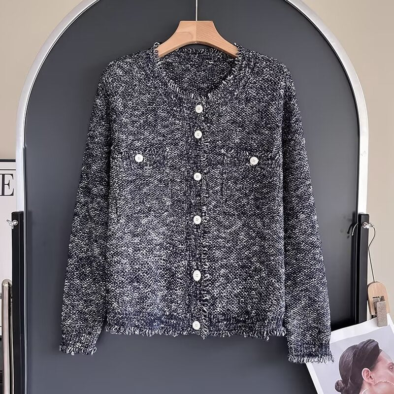 Cardigan féminin tendance avec patte de boutonnage et poches pratiques Chic & Stil