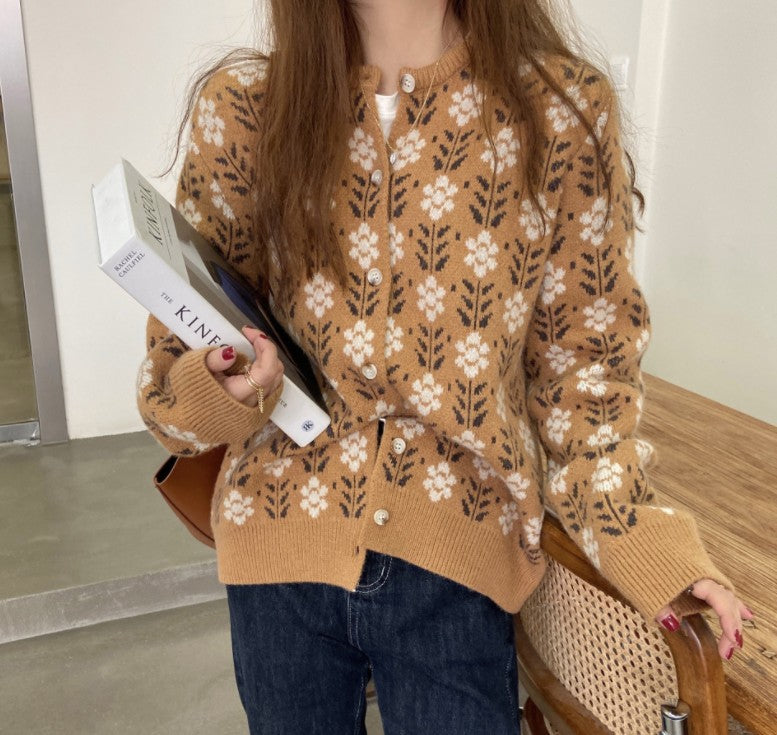 Knitted jacket for women with floral pattern and button detail Lune London