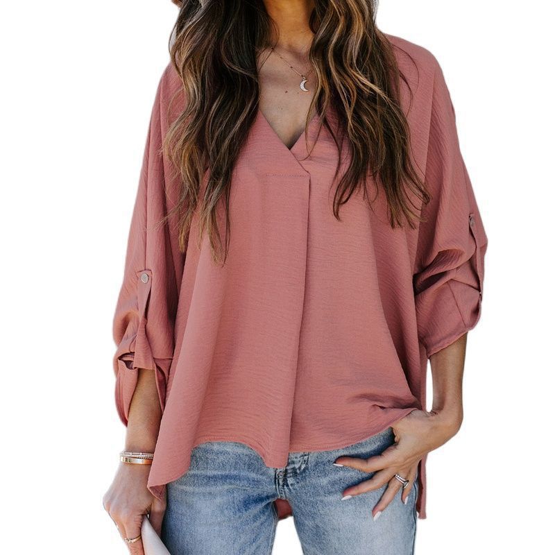 Casual blouse for women with V-neck Lune London