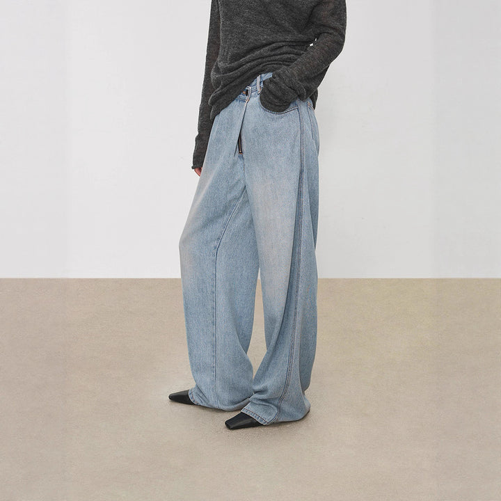 Wide jeans for women in a relaxed vintage style with a high waist and frayed hems Lune London