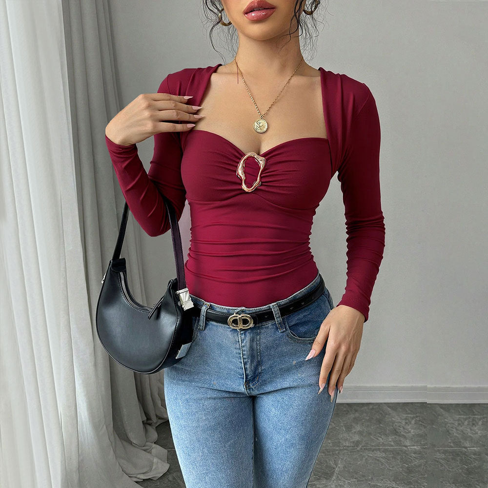 Le corps épouse les formes pour femmes avec décolleté en cœur élégant et détails drapés Chic & Stil