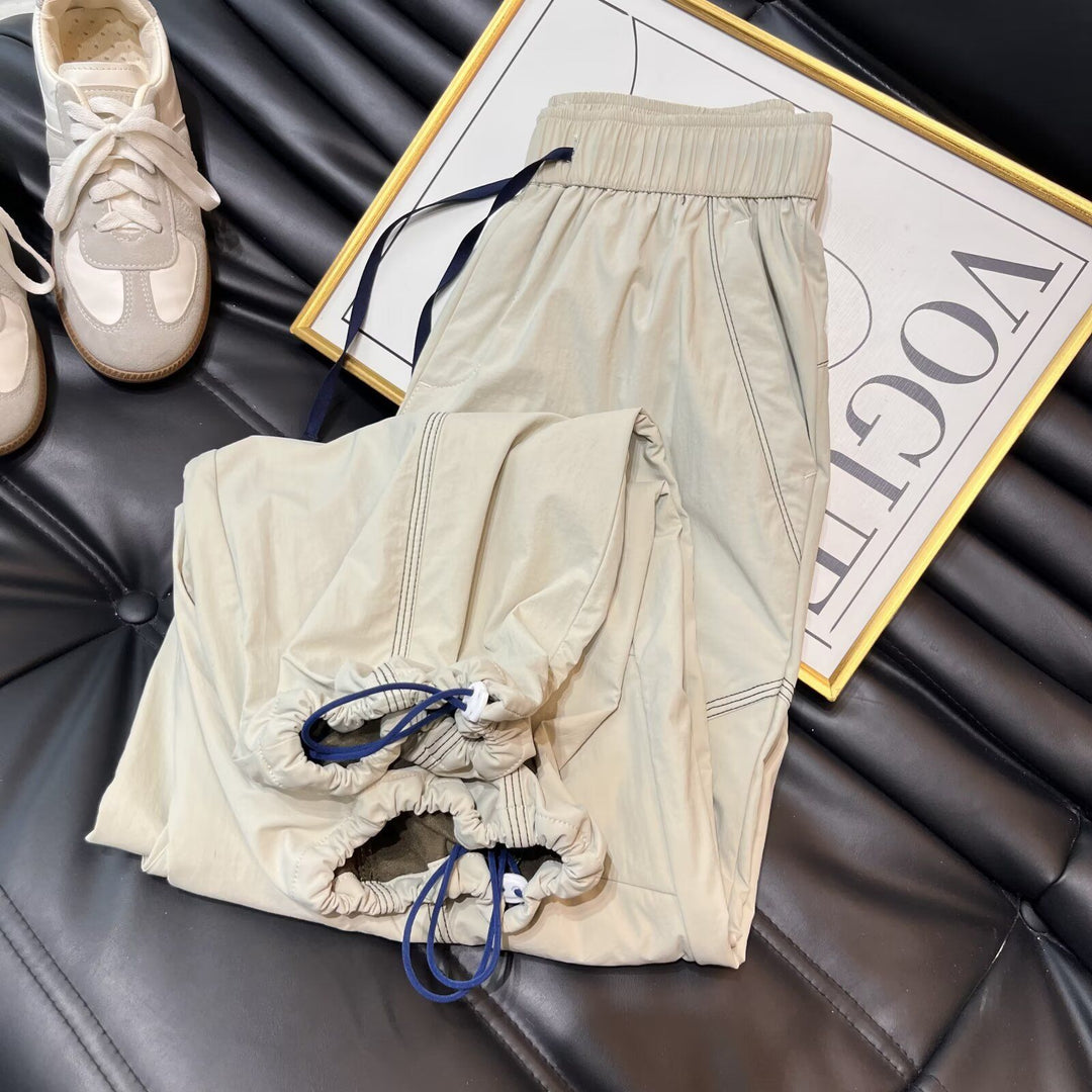 Pantalons fonctionnels légers pour femmes avec taille élastique et poches pratiques Chic & Stil