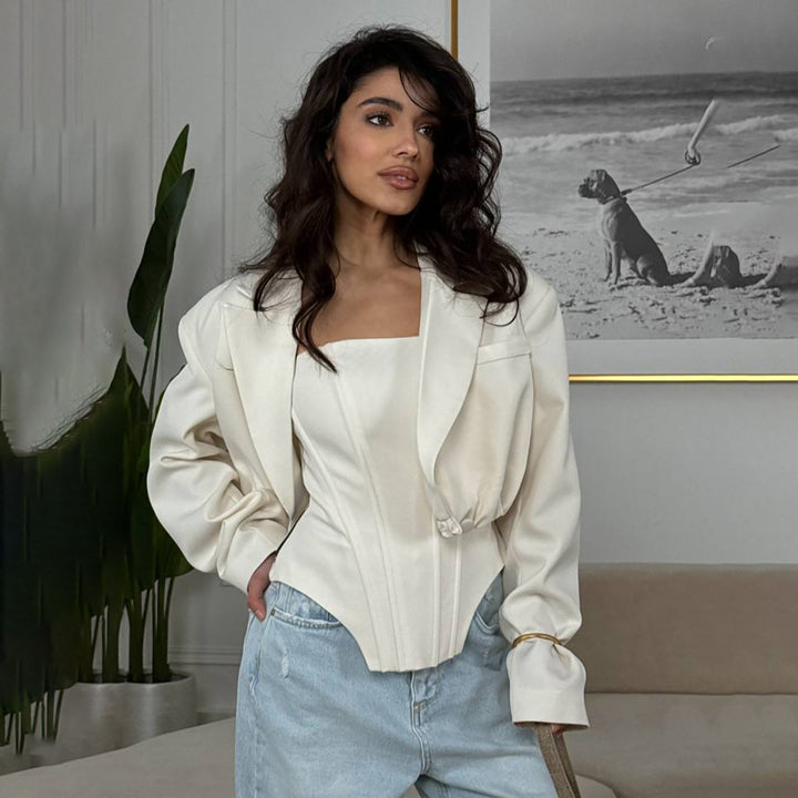 Short jacket for women with a fitted cut and puff sleeves Lune London