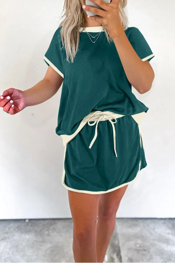 Women’s sporty lounge set with relaxed fit and contrasting details Lune London