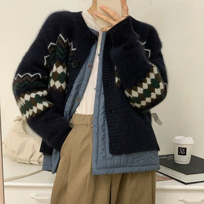 Cardigan féminin à la mode avec motif jacquard saisissant Chic & Stil