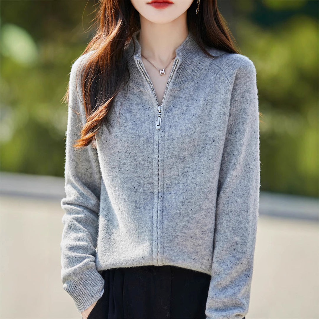 Pull à zip confortable pour femmes avec col haut et texture fine Chic & Stil