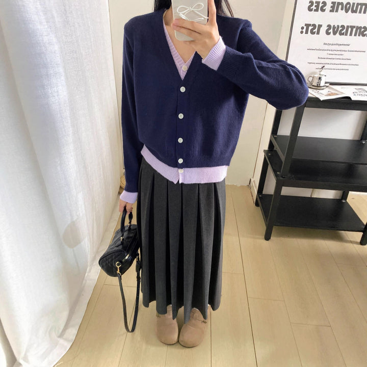 Cardigan intemporel pour femmes avec col en V et poignets contrastants Chic & Stil