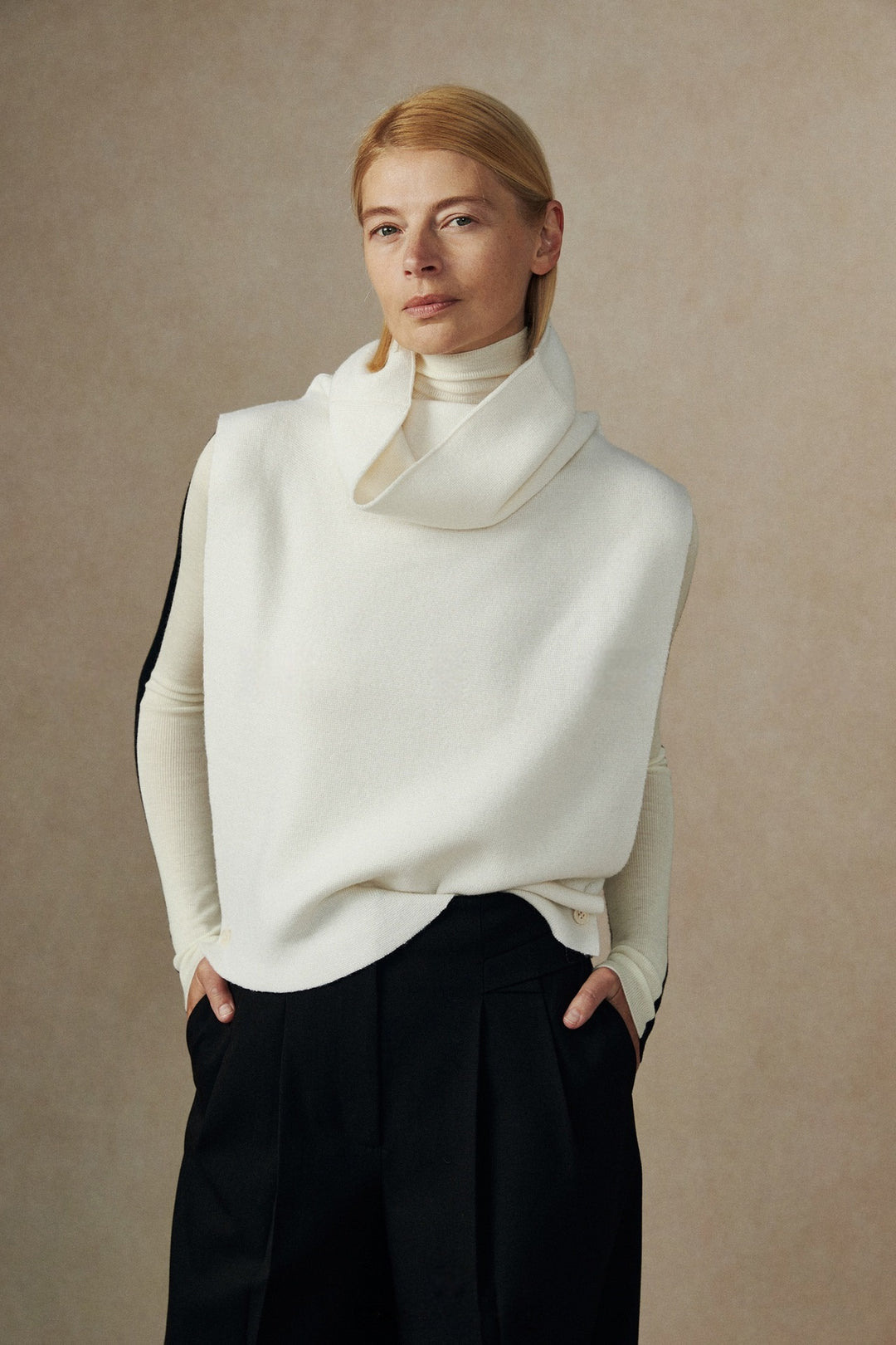 Gilet tricoté décontracté pour femmes avec col roulé Chic & Stil