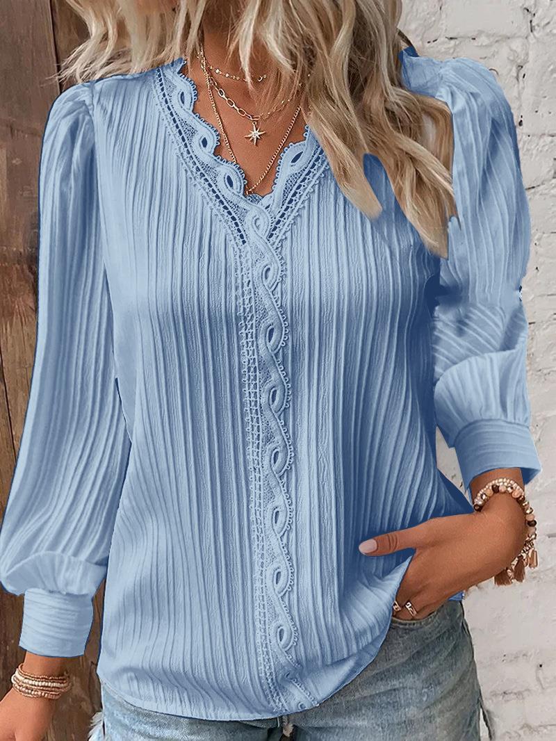 Shirt for women with a refined pleated design and elegant lace accents Lune London