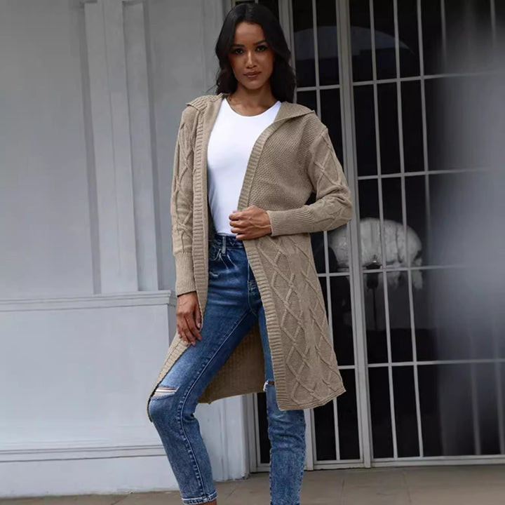 Cardigan pour femmes avec capuche et motif en câble Chic & Stil
