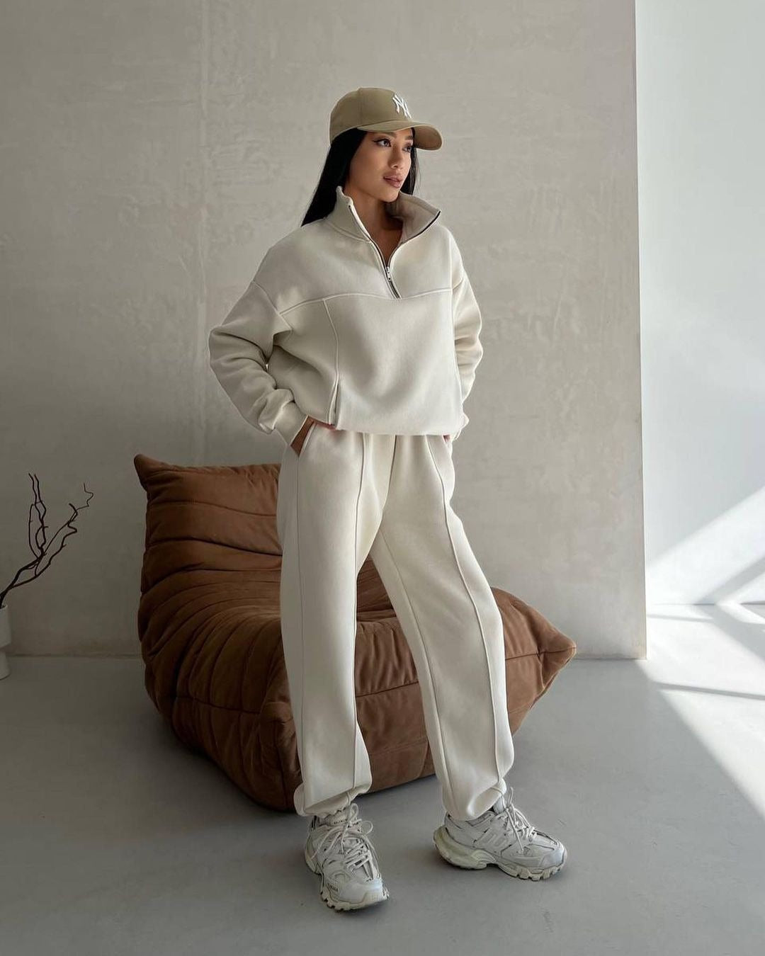 Sporty hooded jacket for women with high collar Lune London
