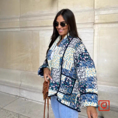 Veste matelassée en patchwork pour femmes avec accents floraux et coupe ample Chic & Stil