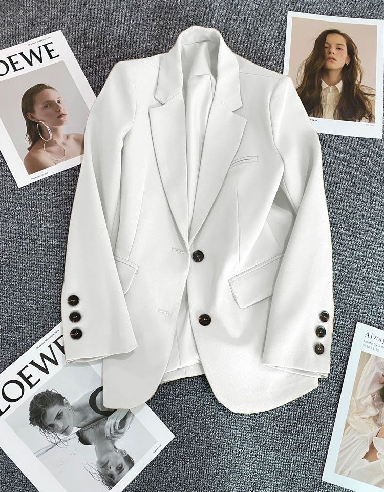 Blazer Élégant pour Femmes avec Une Coupe Tendance et Des Boutons Décoratifs Chic & Stil