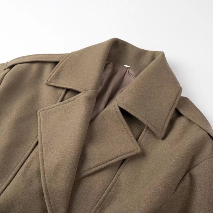 Veste de motard féminine élégante avec détail de ceinture et coupe décontractée Chic & Stil