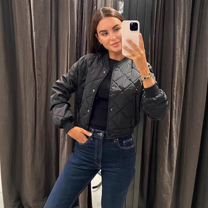 Short quilted jacket for women with practical button closure Lune London