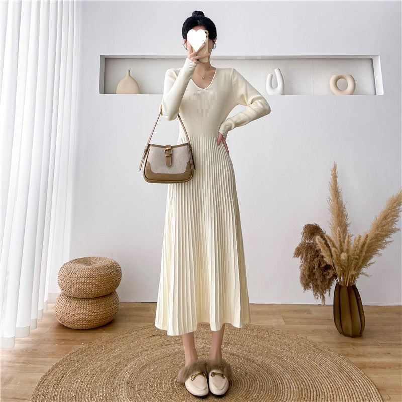 Robe maxi femme avec texture côtelée et élégant col V Chic & Stil