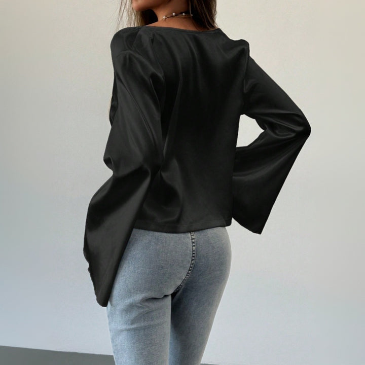 Elegant blouse for women with a deep V neckline and a casual knot detail Chic & Stil
