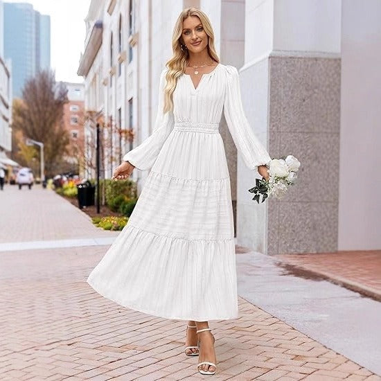 Robe maxi pour femmes avec de magnifiques manches bouffantes et une taille froncée Chic & Stil