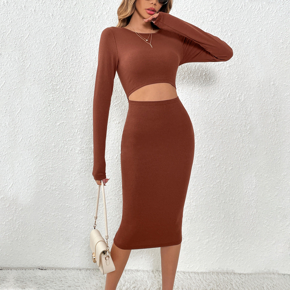 Robe midi ajustée pour femmes avec des découpes et des manches longues Chic & Stil
