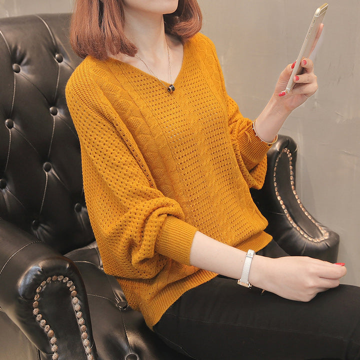 Lightweight knitted sweater for women with V-neck and hip-length fit Lune London