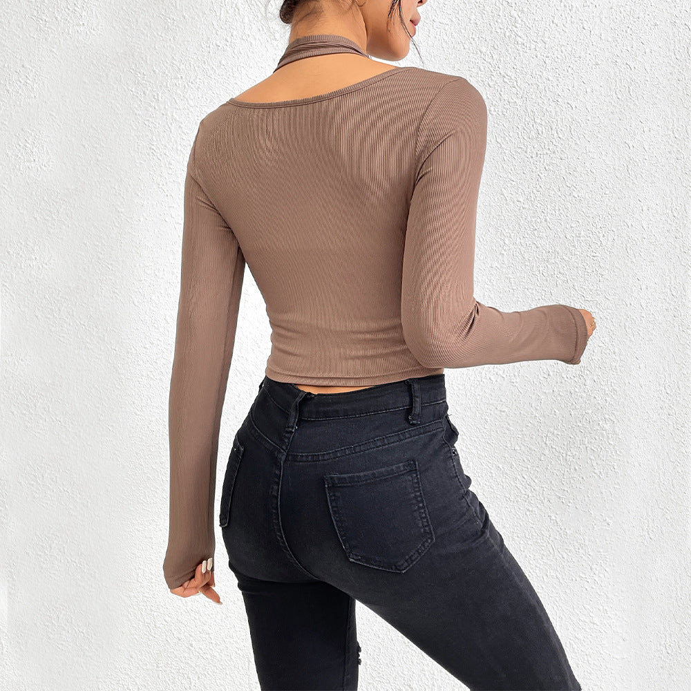 Chemise pour femmes à manches longues coupée avec design élégant en torsion et accents de couleur Chic & Stil