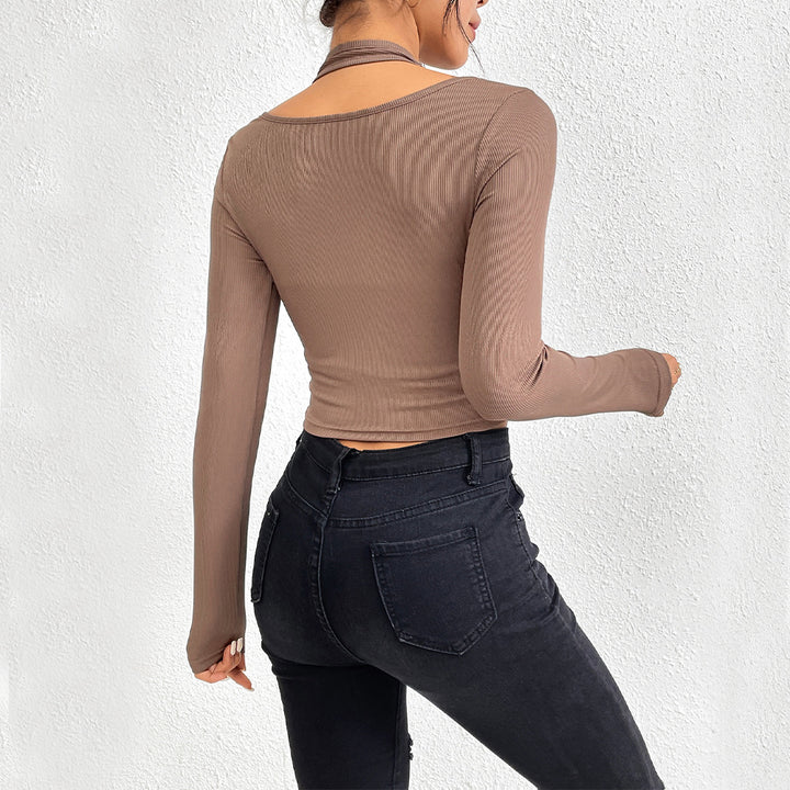 Chemise pour femmes à manches longues coupée avec design élégant en torsion et accents de couleur Chic & Stil