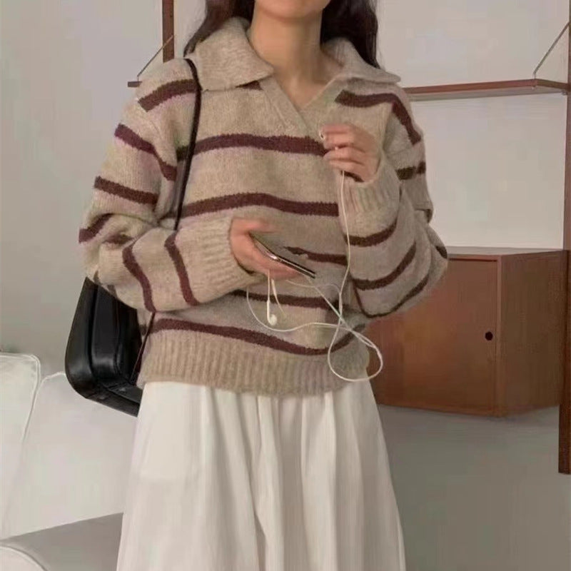 Pull élégant pour femmes avec motif rayé et col Chic & Stil