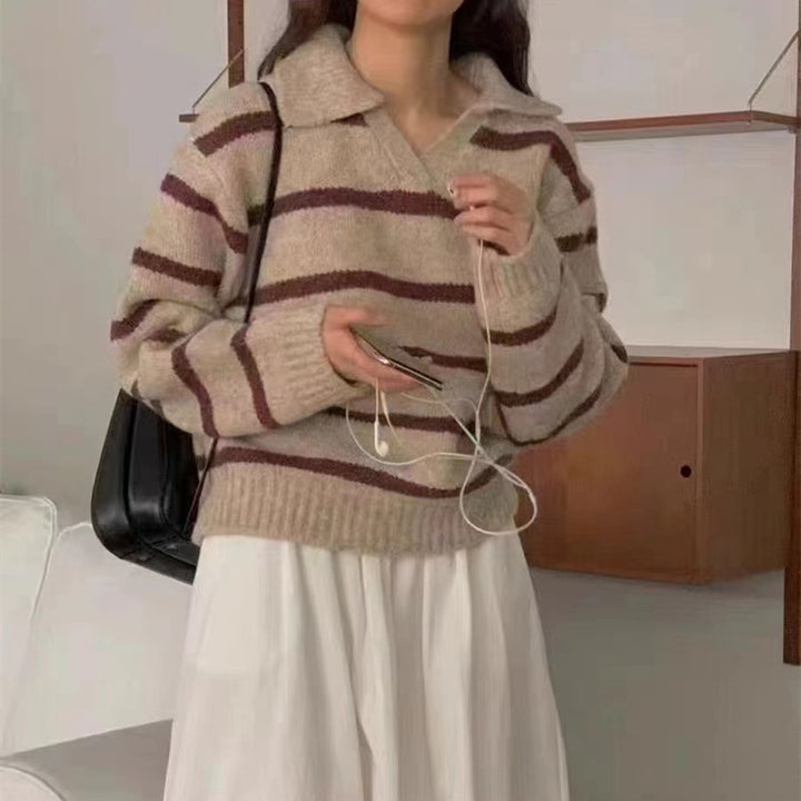 Pull élégant pour femmes avec motif rayé et col Chic & Stil