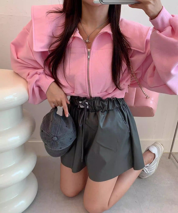 Veste sweat-shirt cropped moderne pour femmes avec un large col Chic & Stil