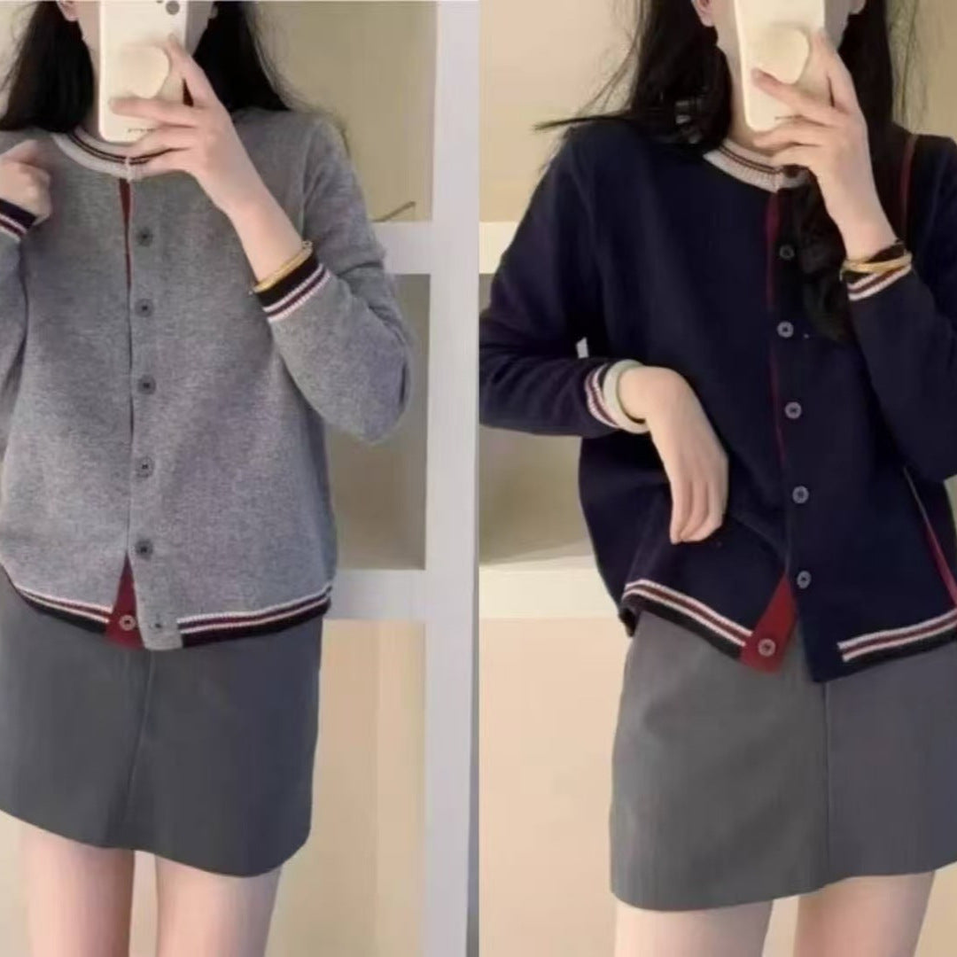 Cardigan pour femmes avec des poignets contrastés et des détails de bouton Chic & Stil