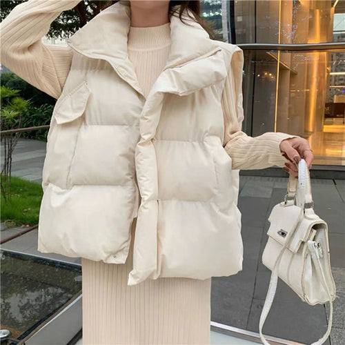 Quilted utility vest for women with side pockets and high collar Lune London