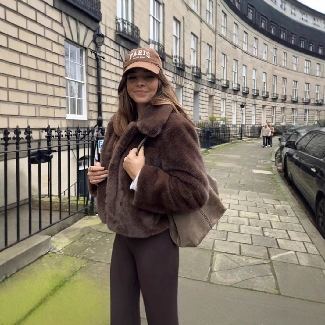 Elegant women's faux fur coat with fashionable lapels Lune London