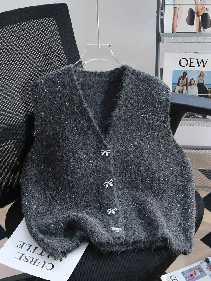 Gilet en tricot pour femmes avec accents scintillants et boutons décoratifs Chic & Stil