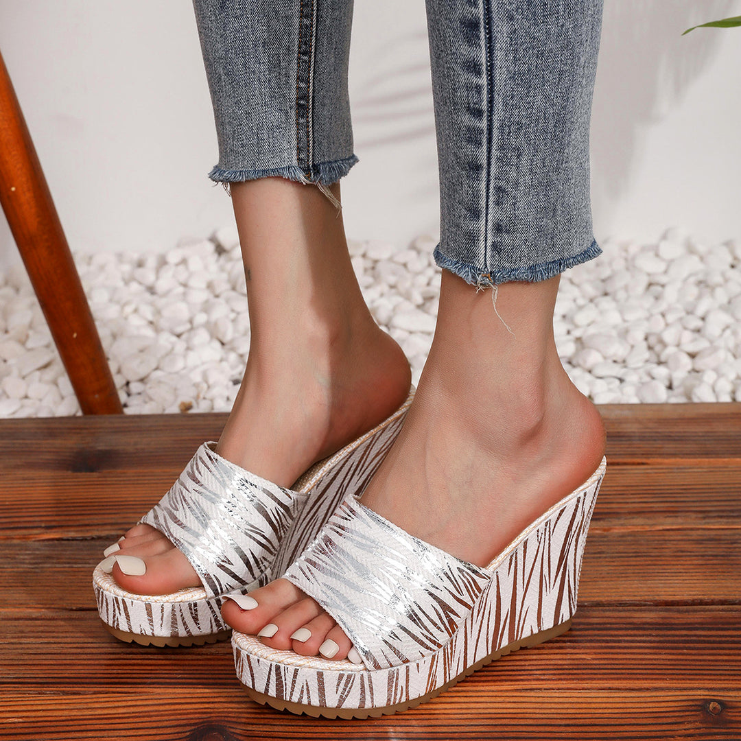 Wedge sandals for women with an elegant geometric pattern and a comfortable footbed Lune London