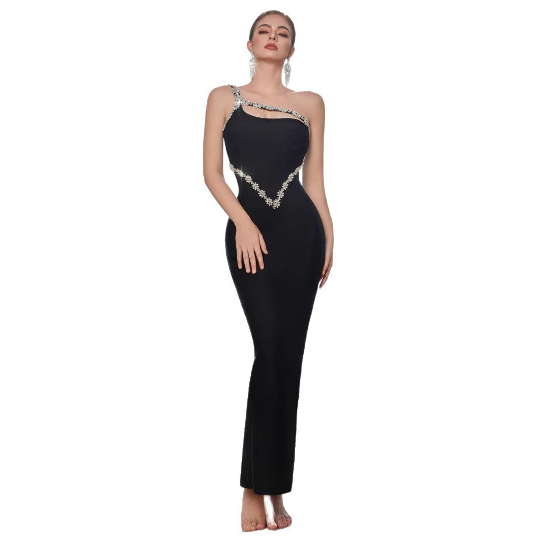 Robe de soirée élégante pour femme, moulante, avec un design asymétrique des straps et des embellissements en strass Chic & Stil