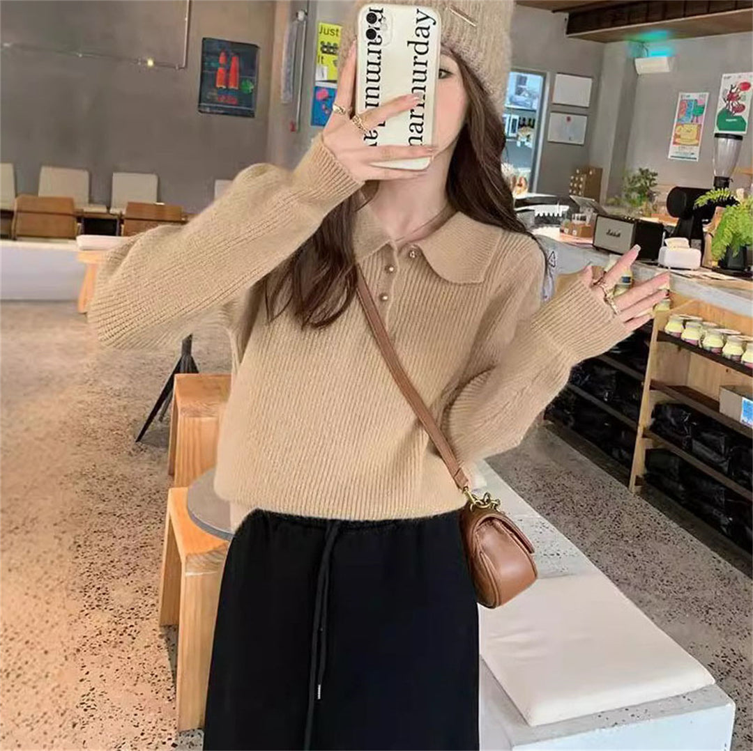 Pull féminin avec col polo texturé et détails de boutons Chic & Stil