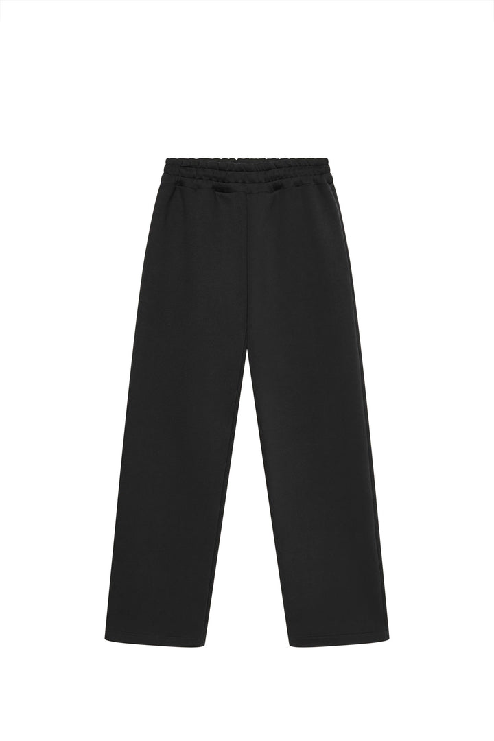 Comfortable lounge pants for women with elastic waistband and practical side pockets Lune London