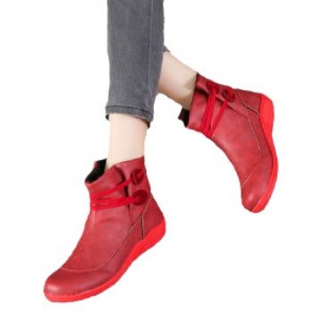 Trendy winter boots for women with practical lacing and a non-slip sole Lune London
