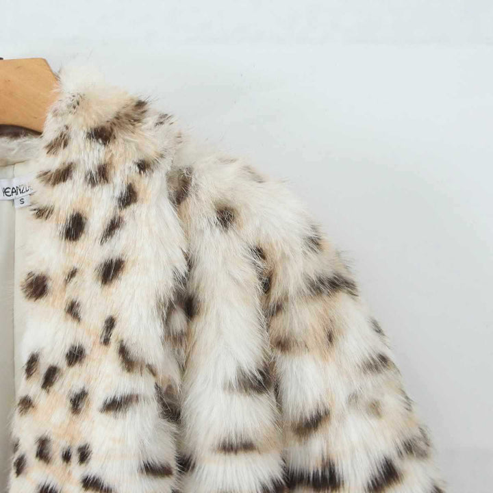 Women's faux fur jacket with an elegant leopard pattern Lune London