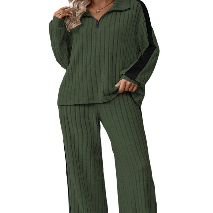 Comfortable loungewear set for women with textured fabric and half-zip Lune London