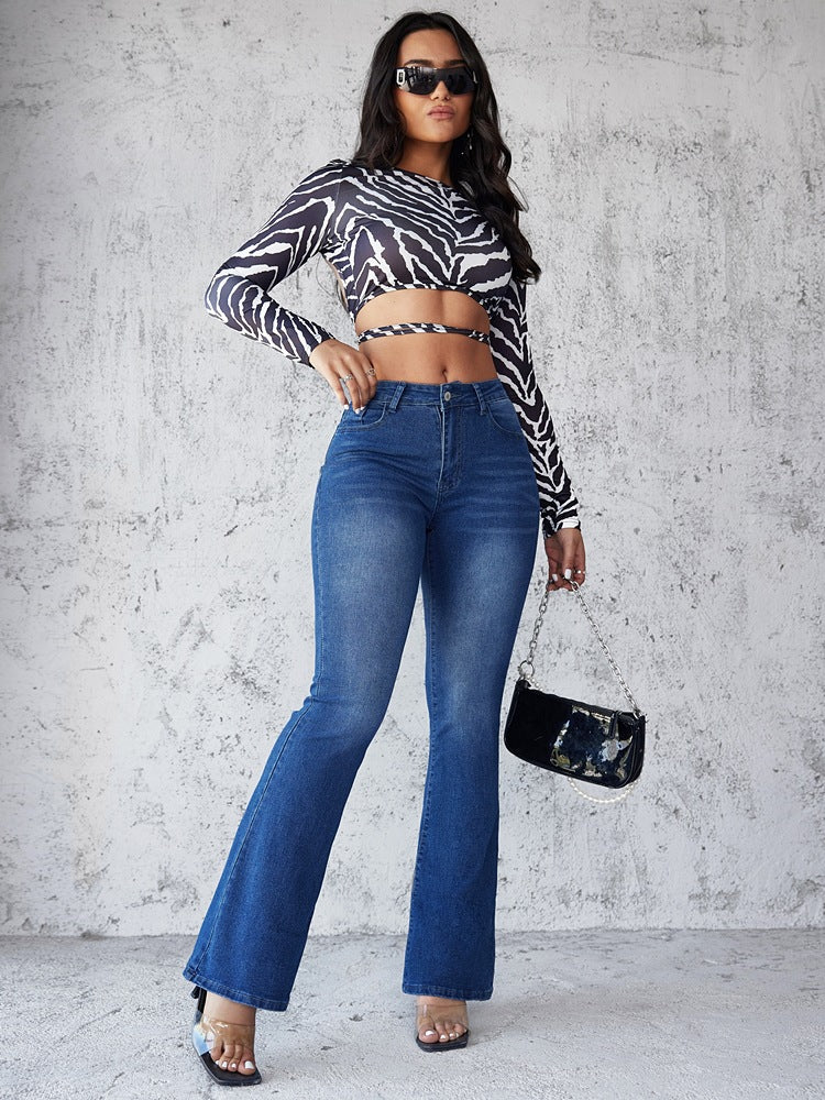Ladies Flared Jeans in modern design with high waist and extravagant wash Lune London